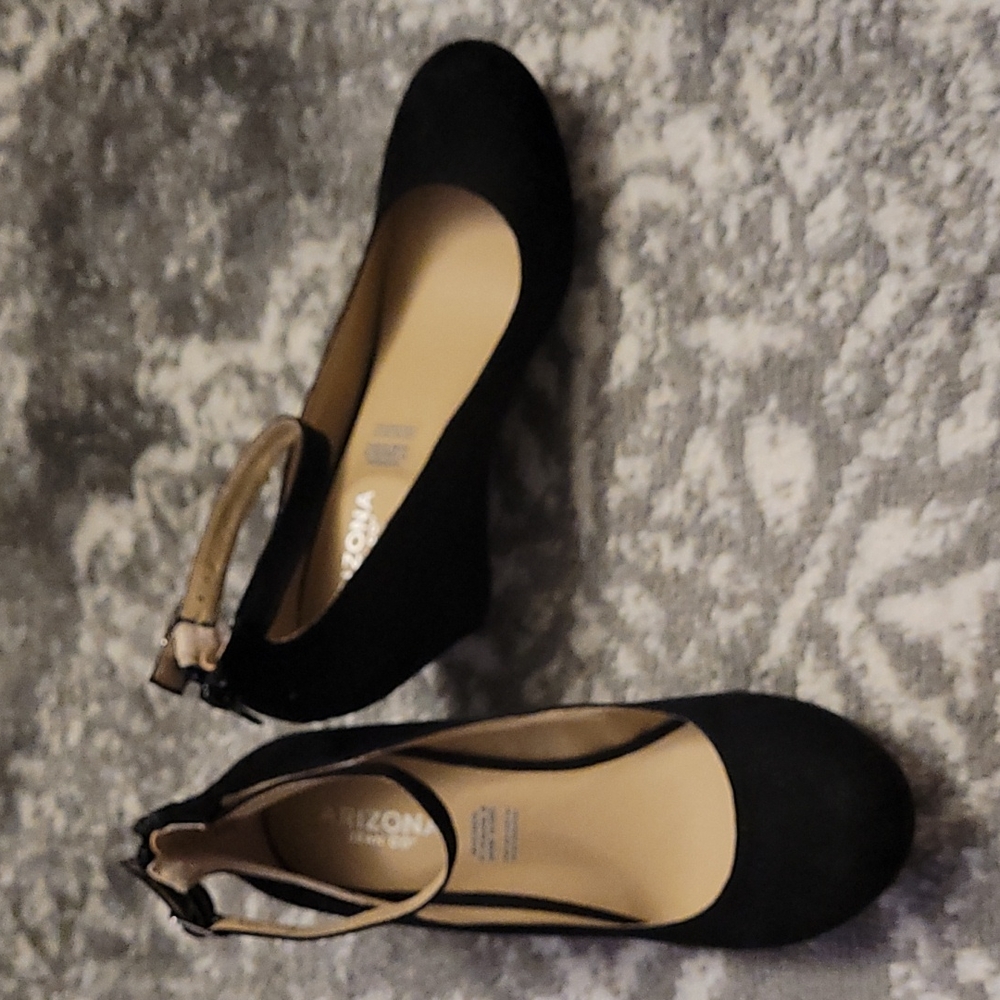 Arizona black wedges size 7M